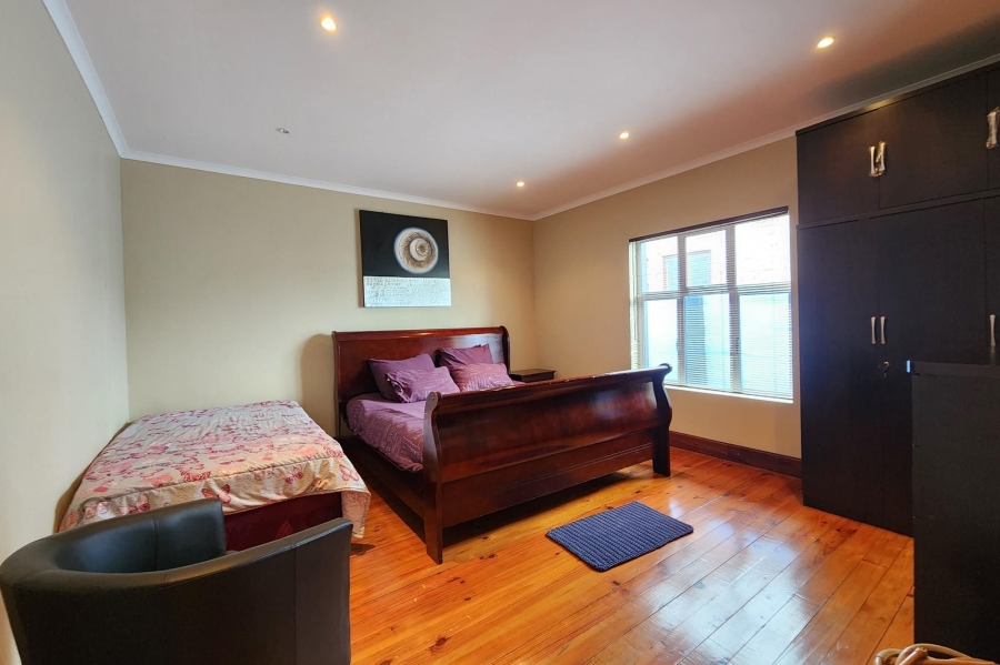 8 Bedroom Property for Sale in Wavecrest Eastern Cape